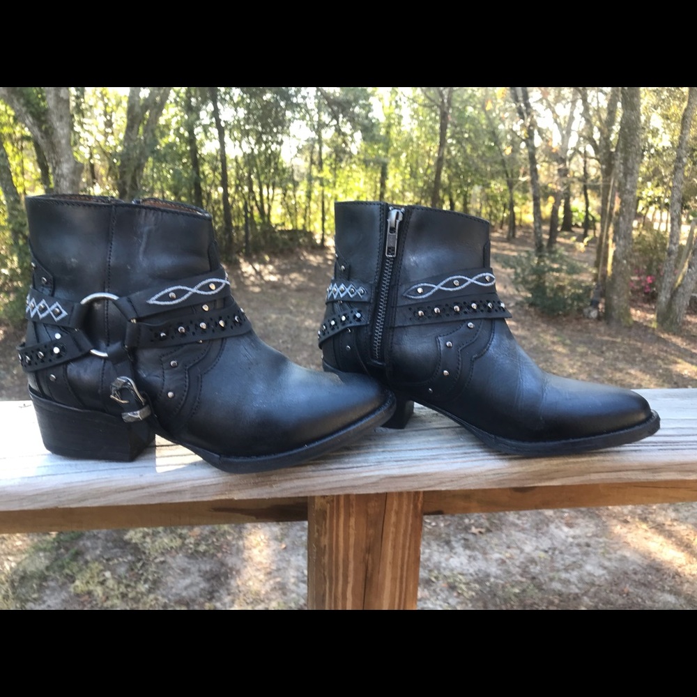 Corral boots
